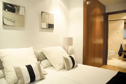 ברצלונה Fga Sardenya Apartments מלון